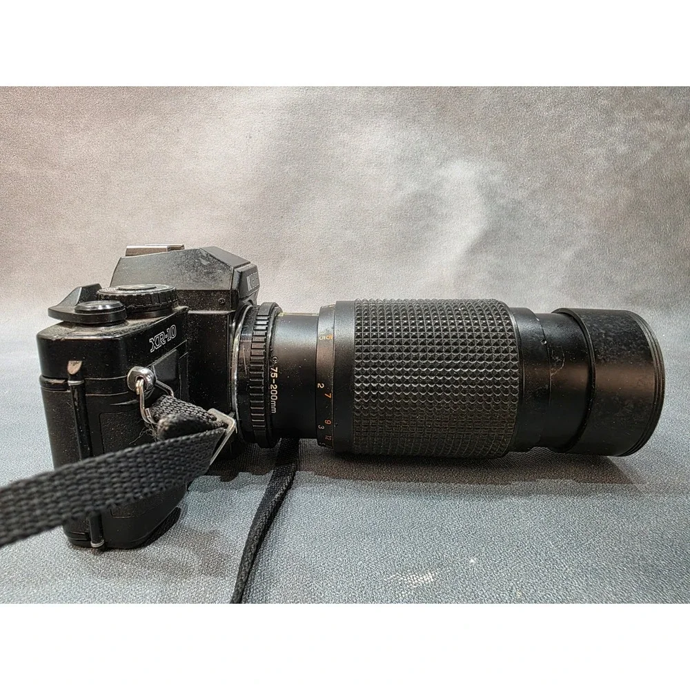 Ricoh XR-10 35mm SLR Film Camera with 75-200mm Macro Zoom Lens Black Vintage